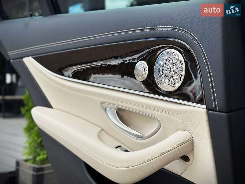 Седан Mercedes-Benz E-Class 2022 в Киеве