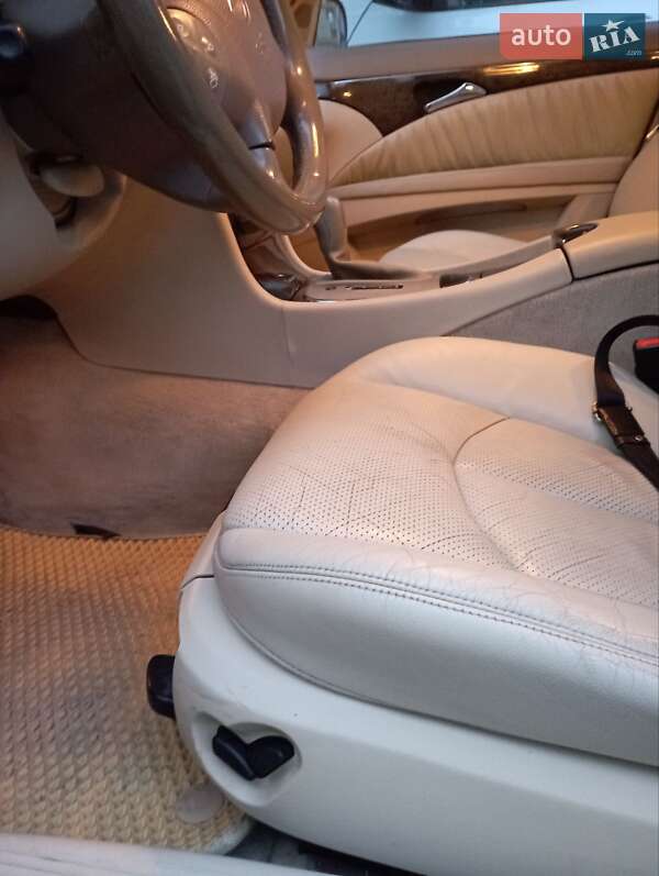 Седан Mercedes-Benz E-Class 2004 в Ровно