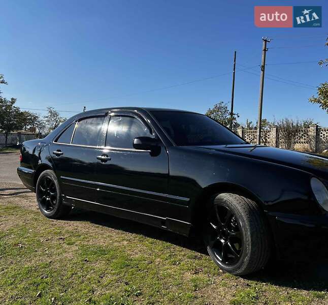 Mercedes-Benz E-Class 2000 Mercedes-Benz E-Class 2000