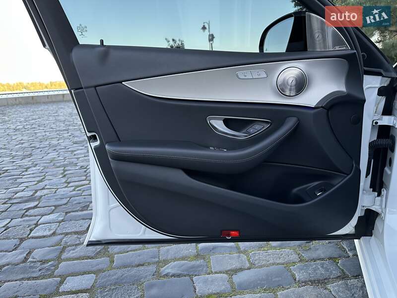 Седан Mercedes-Benz E-Class 2016 в Киеве фото 106 Седан Mercedes-Benz E-Class 2016 в Киеве