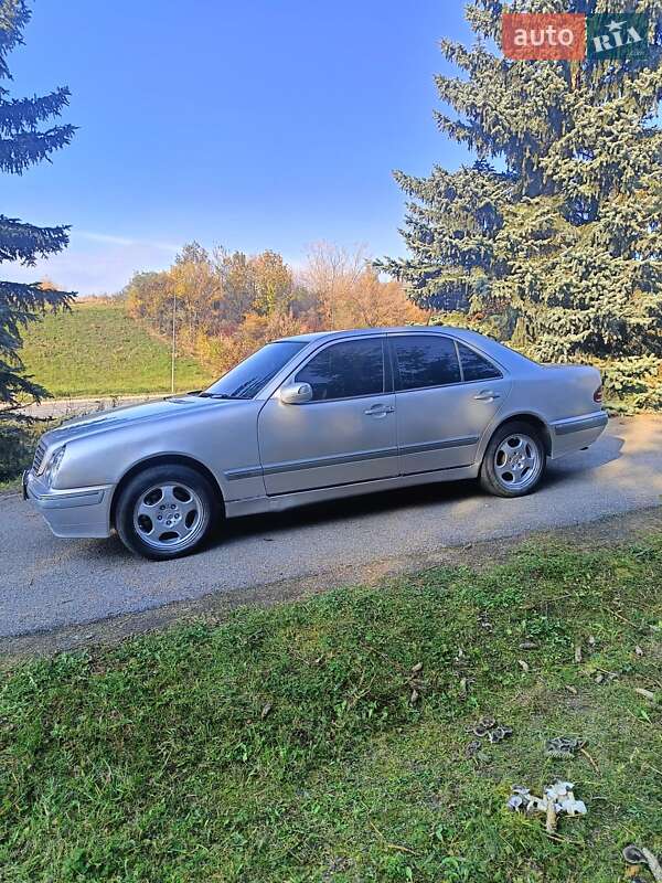 Седан Mercedes-Benz E-Class 2000 в Тернополе