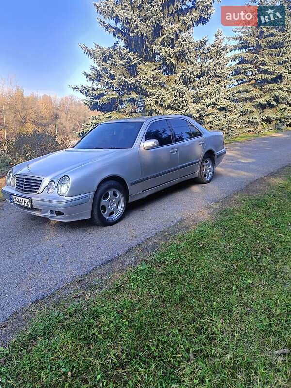 Седан Mercedes-Benz E-Class 2000 в Тернополе