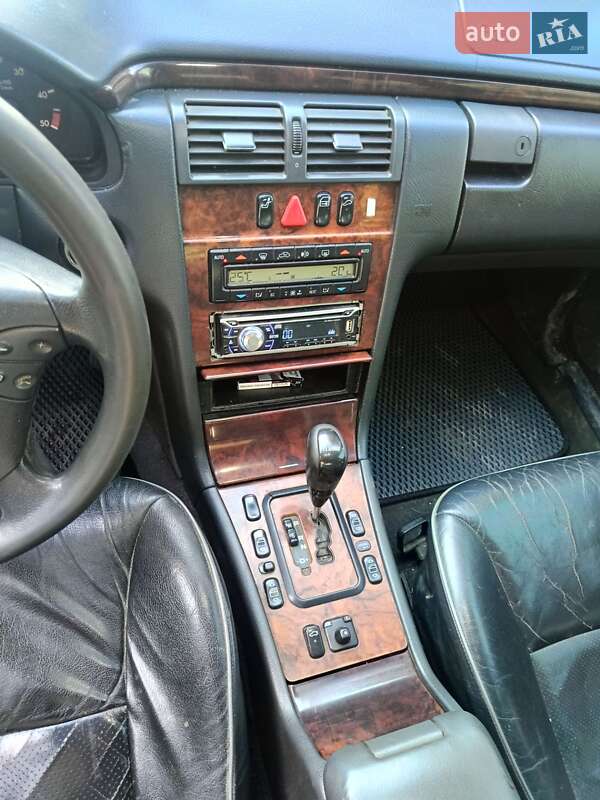 Седан Mercedes-Benz E-Class 2000 в Тернополе