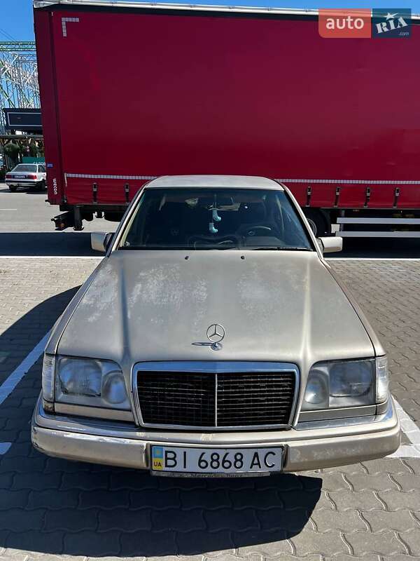 Mercedes-Benz E-Class 1986