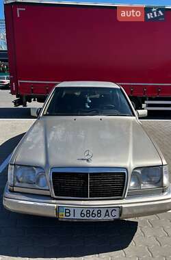 Седан Mercedes-Benz E-Class 1986 в  Седан Mercedes-Benz E-Class 1986 в