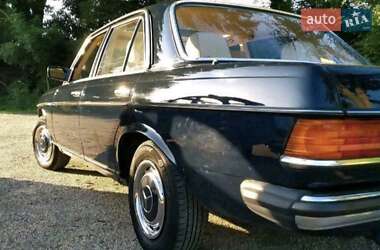 Седан Mercedes-Benz E-Class 1983 в Киеве
