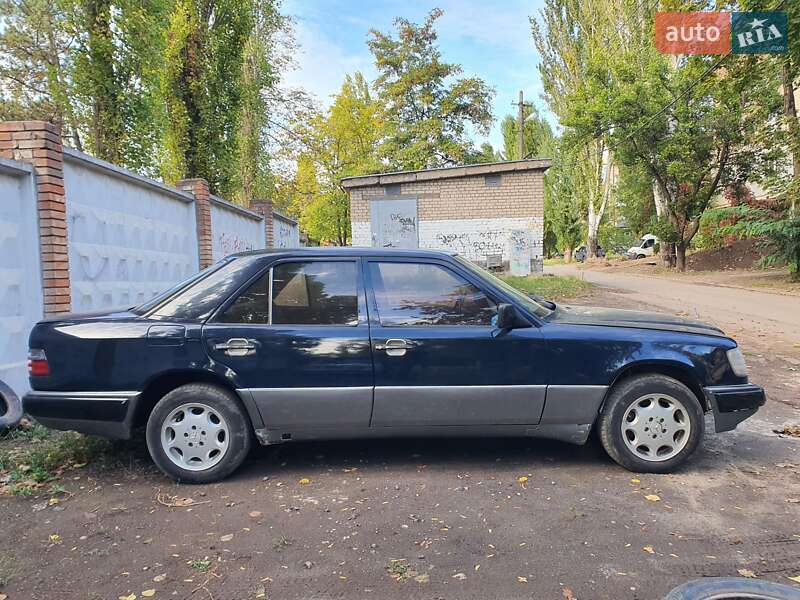 Седан Mercedes-Benz E-Class 1995 в Кривому Розі фото 5 Седан Mercedes-Benz E-Class 1995 в Кривому Розі
