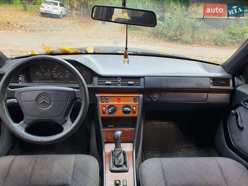Седан Mercedes-Benz E-Class 1995 в Кривому Розі фото 13 Седан Mercedes-Benz E-Class 1995 в Кривому Розі
