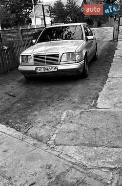 Седан Mercedes-Benz E-Class 1988 в Знаменовке