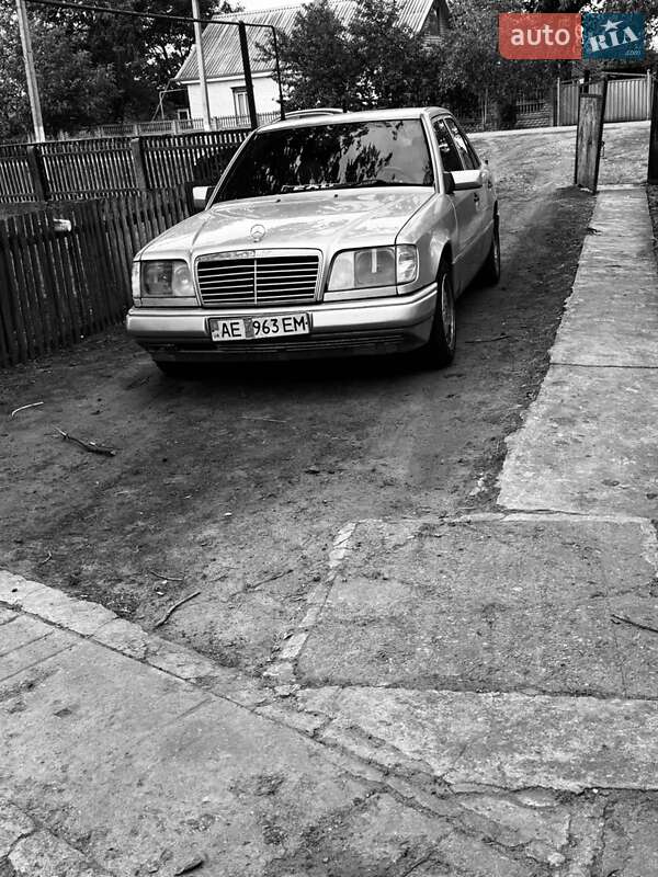 Mercedes-Benz E-Class 1988 Mercedes-Benz E-Class 1988