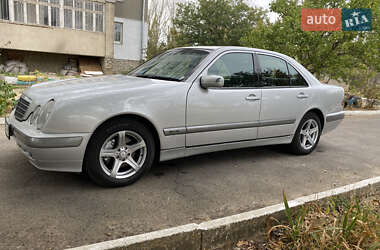 Седан Mercedes-Benz E-Class 2000 в Белгороде-Днестровском