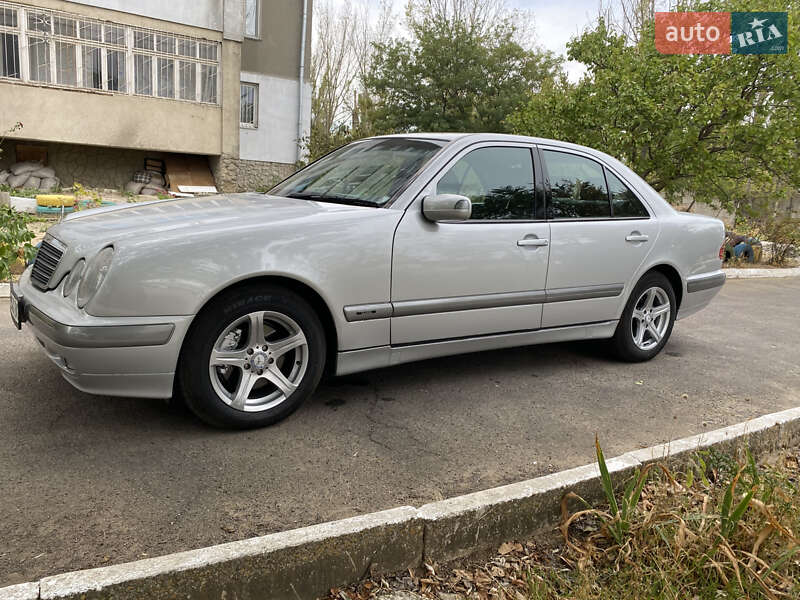 Mercedes-Benz E-Class 2000 Mercedes-Benz E-Class 2000