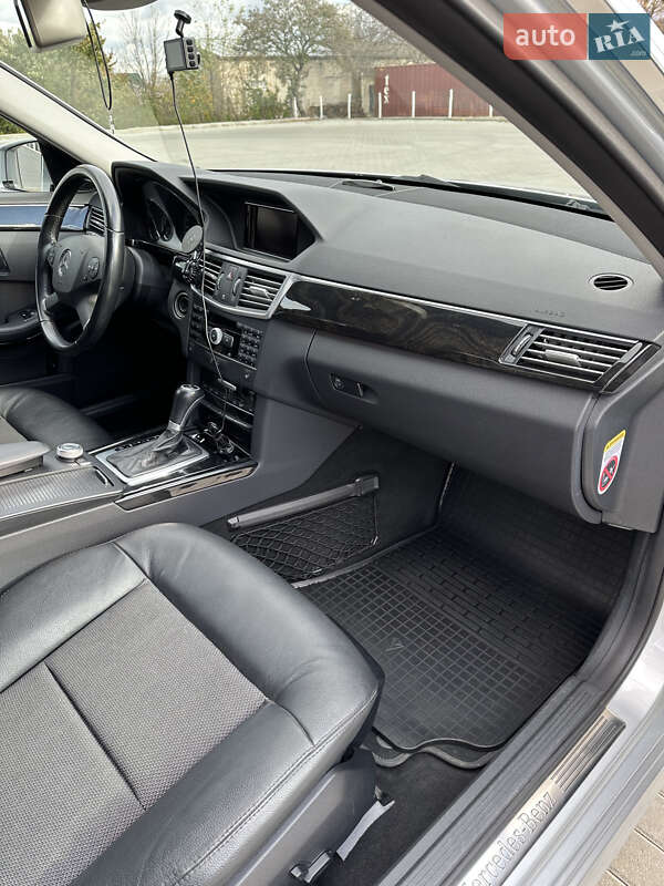 Седан Mercedes-Benz E-Class 2010 в Бершади фото 60 Седан Mercedes-Benz E-Class 2010 в Бершади