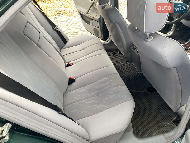 Седан Mercedes-Benz E-Class 1999 в Долині фото 18 Седан Mercedes-Benz E-Class 1999 в Долині