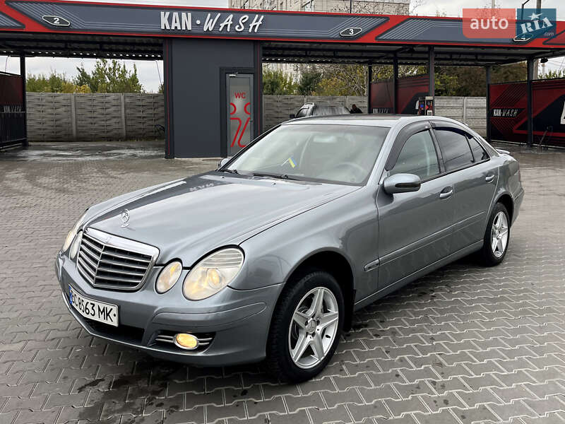 Седан Mercedes-Benz E-Class 2005 в  фото Седан Mercedes-Benz E-Class 2005 в