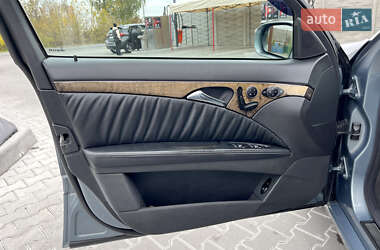 Седан Mercedes-Benz E-Class 2005 в  фото 12 Седан Mercedes-Benz E-Class 2005 в