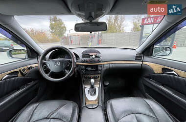 Седан Mercedes-Benz E-Class 2005 в  фото 22 Седан Mercedes-Benz E-Class 2005 в