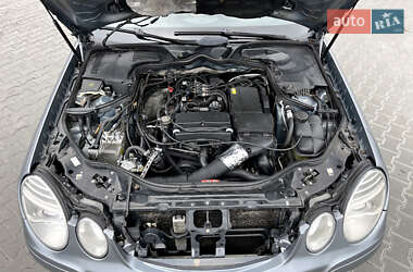 Седан Mercedes-Benz E-Class 2005 в  фото 25 Седан Mercedes-Benz E-Class 2005 в