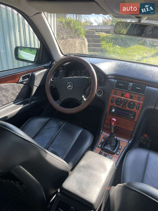 Седан Mercedes-Benz E-Class 1999 в Вишгороді