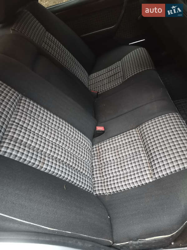 Седан Mercedes-Benz E-Class 1992 в Києві