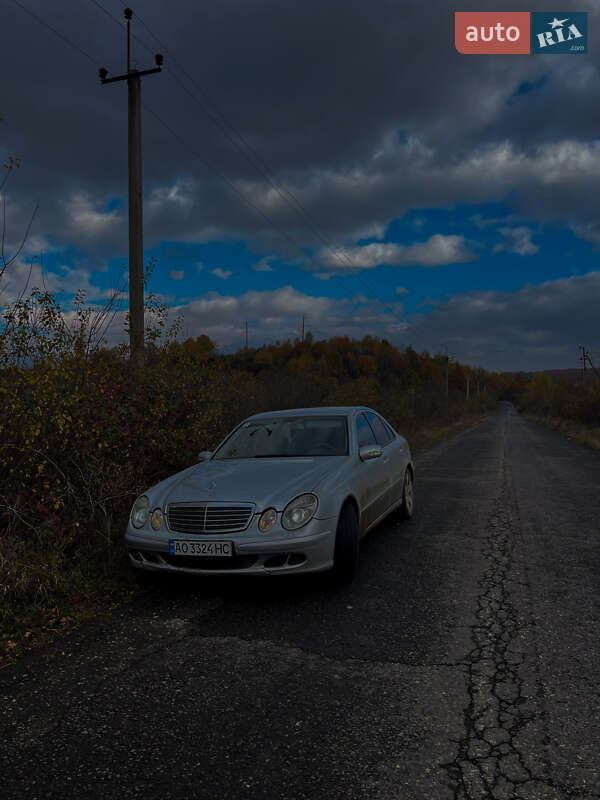Mercedes-Benz E-Class 2005