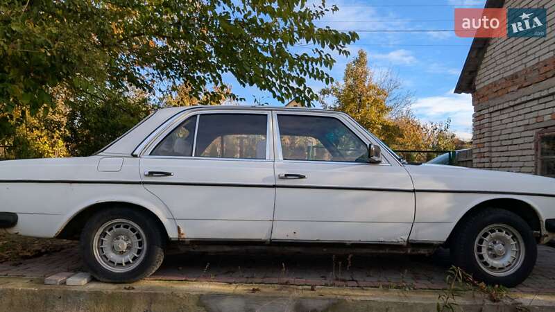 Універсал Mercedes-Benz E-Class 1983 в Луцьку фото 6 Універсал Mercedes-Benz E-Class 1983 в Луцьку