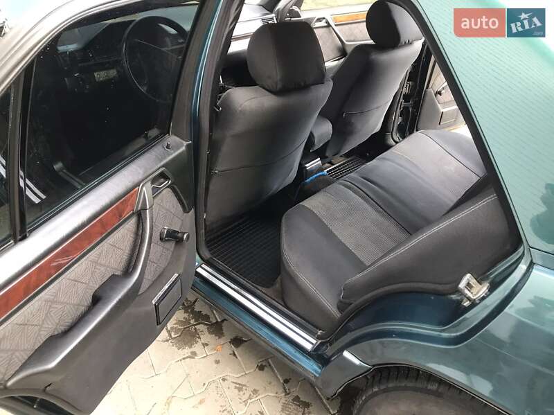 Седан Mercedes-Benz E-Class 1994 в Чернівцях