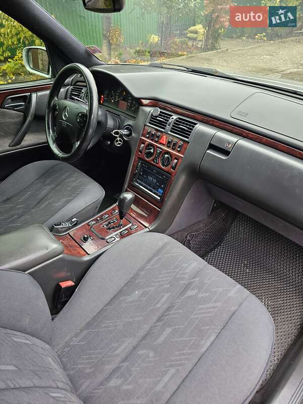 Универсал Mercedes-Benz E-Class 2002 в Запорожье