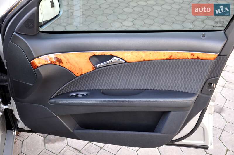 Універсал Mercedes-Benz E-Class 2005 в Львові фото 26 Універсал Mercedes-Benz E-Class 2005 в Львові