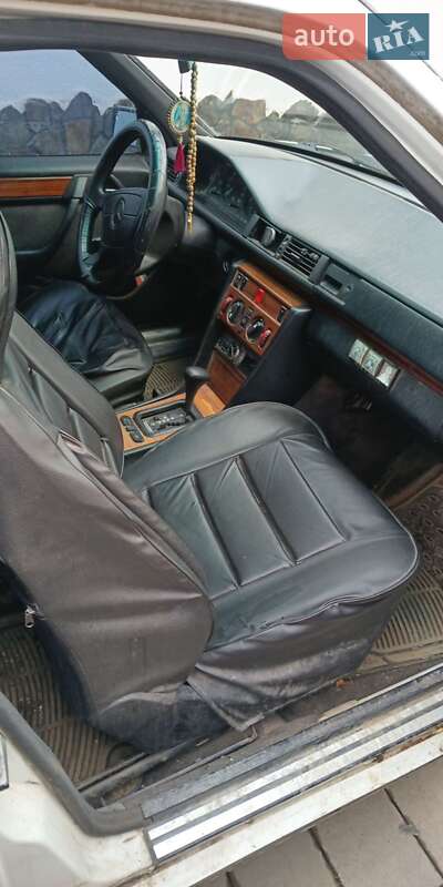 Седан Mercedes-Benz E-Class 1994 в Виноградові фото 4 Седан Mercedes-Benz E-Class 1994 в Виноградові