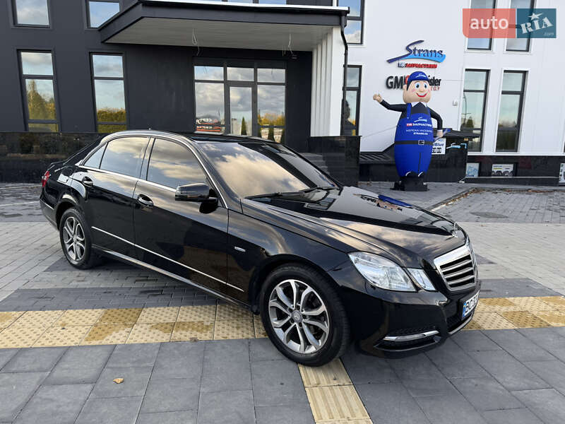 Седан Mercedes-Benz E-Class 2011 в Львові