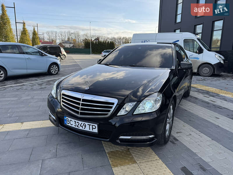 Седан Mercedes-Benz E-Class 2011 в Львові