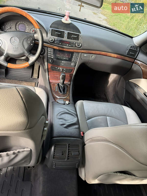 Седан Mercedes-Benz E-Class 2002 в Миколаєві