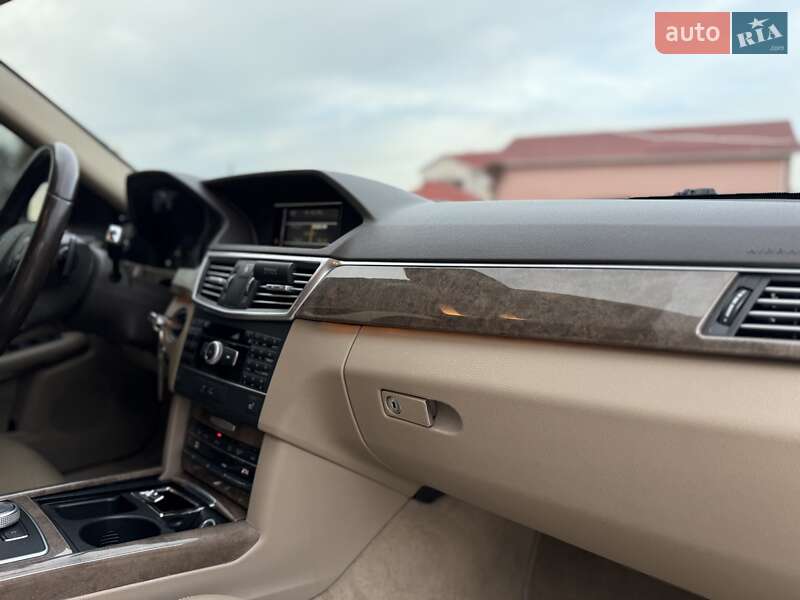 Седан Mercedes-Benz E-Class 2011 в Киеве фото 25 Седан Mercedes-Benz E-Class 2011 в Киеве