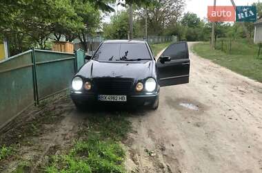 Седан Mercedes-Benz E-Class 2000 в Городку