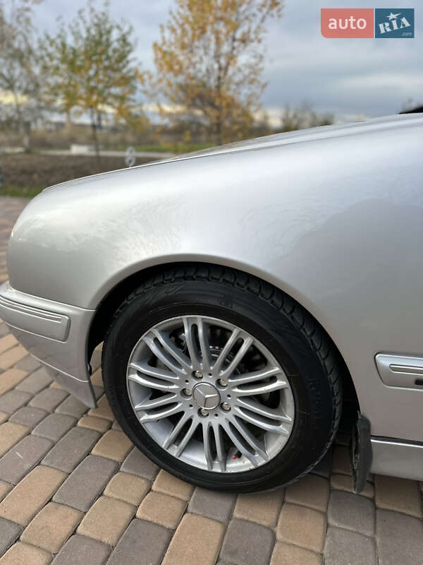 Седан Mercedes-Benz E-Class 2000 в Сторожинце