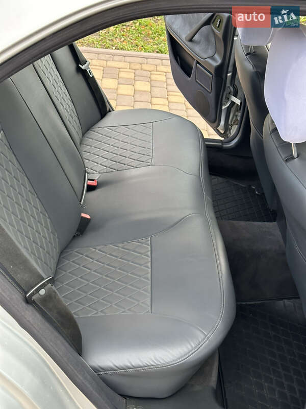 Седан Mercedes-Benz E-Class 2000 в Сторожинце