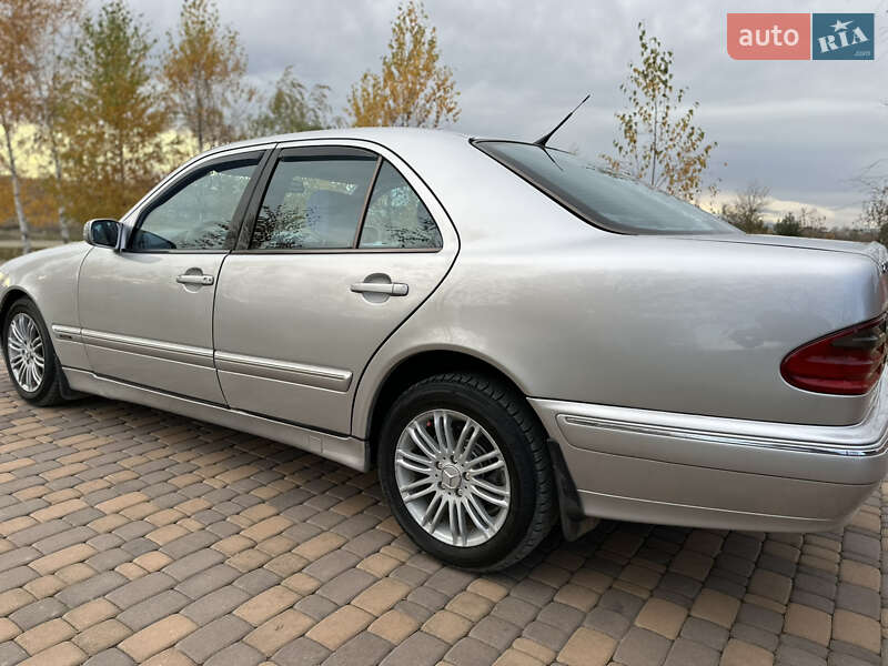 Седан Mercedes-Benz E-Class 2000 в Сторожинце