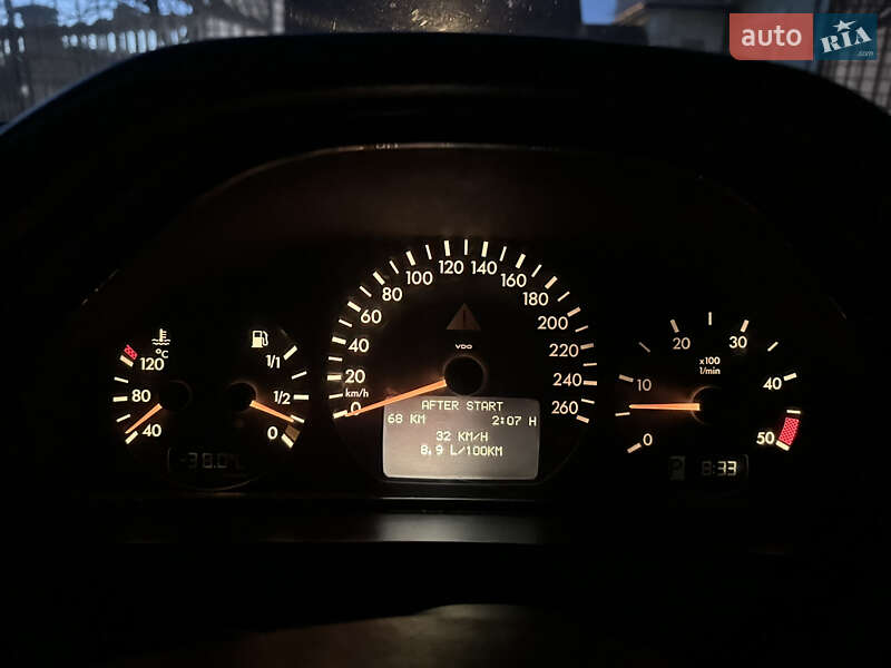 Седан Mercedes-Benz E-Class 2000 в Сторожинце