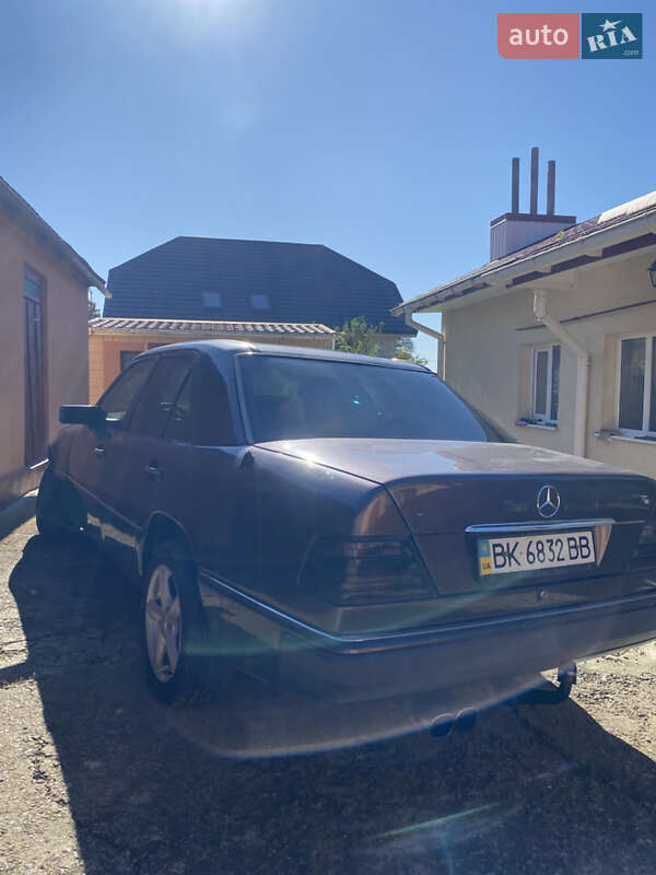 Седан Mercedes-Benz E-Class 1993 в Ровно фото 4 Седан Mercedes-Benz E-Class 1993 в Ровно
