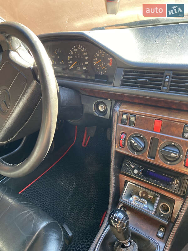Седан Mercedes-Benz E-Class 1993 в Ровно фото 7 Седан Mercedes-Benz E-Class 1993 в Ровно