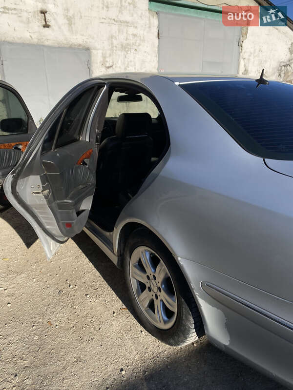 Седан Mercedes-Benz E-Class 2002 в Тернополе