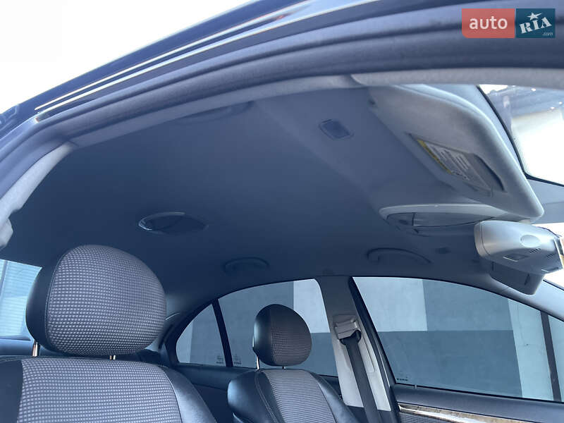 Седан Mercedes-Benz E-Class 2004 в Виннице