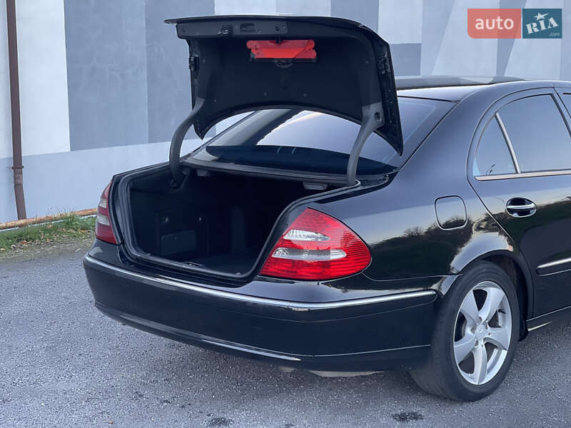 Седан Mercedes-Benz E-Class 2004 в Виннице
