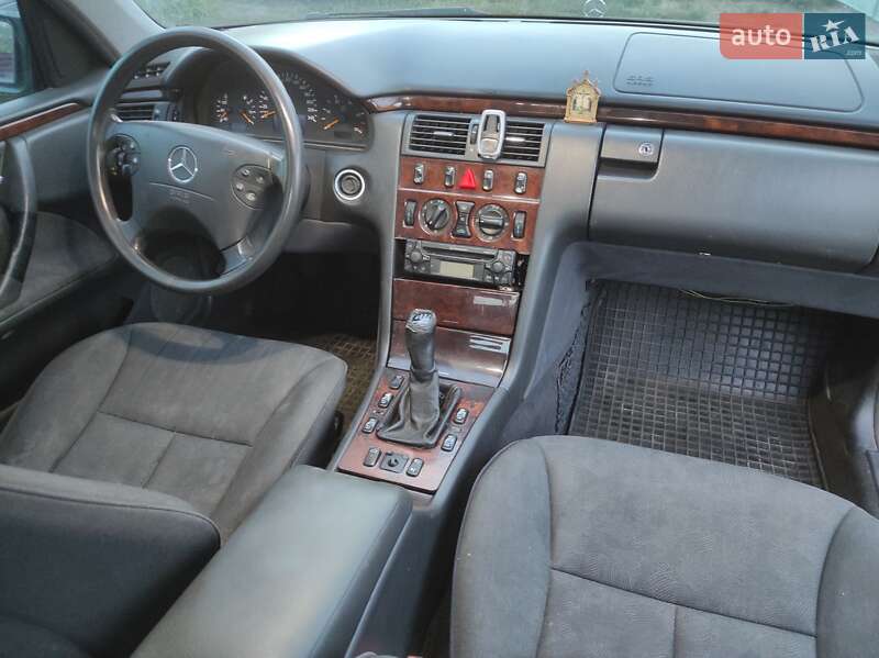 Седан Mercedes-Benz E-Class 2000 в Тетиеве