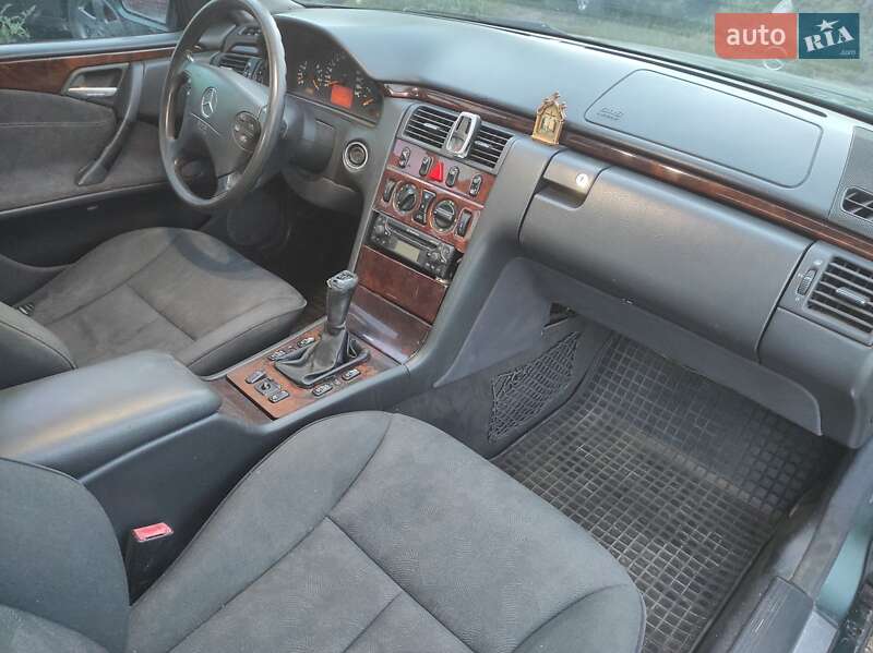 Седан Mercedes-Benz E-Class 2000 в Тетиеве
