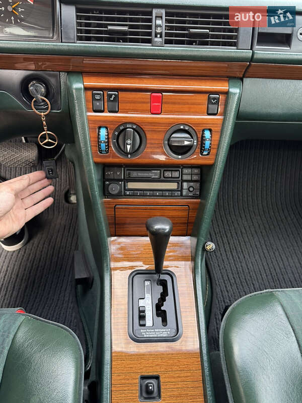 Седан Mercedes-Benz E-Class 1990 в Киеве фото 16 Седан Mercedes-Benz E-Class 1990 в Киеве