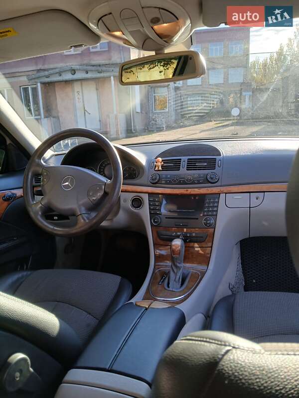 Седан Mercedes-Benz E-Class 2003 в Миколаєві
