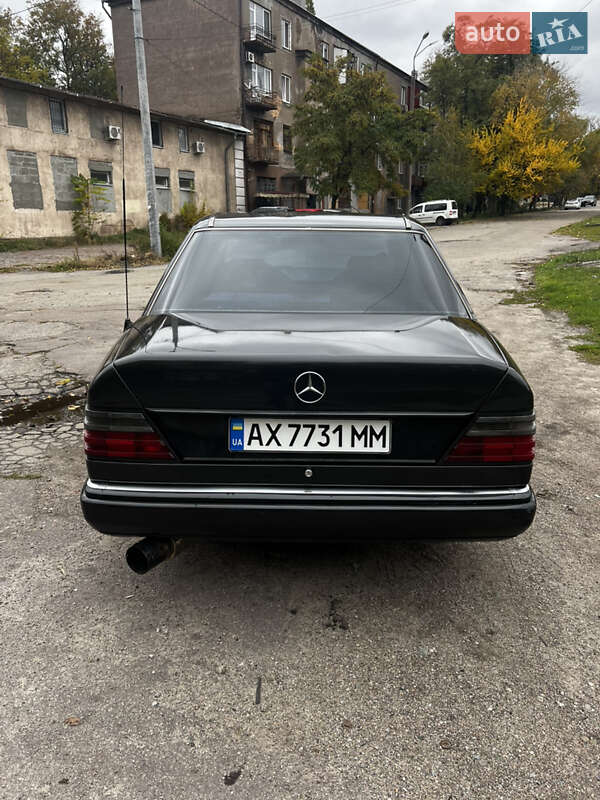 Седан Mercedes-Benz E-Class 1990 в Днепре