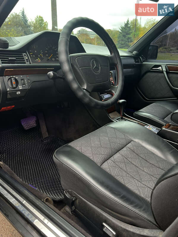 Седан Mercedes-Benz E-Class 1990 в Днепре